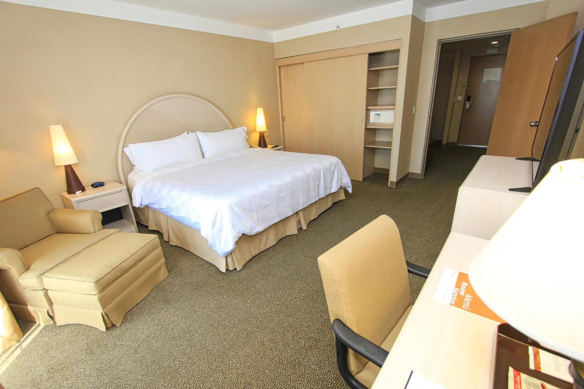 Hotel Leon-convention Center By Ihg 4*